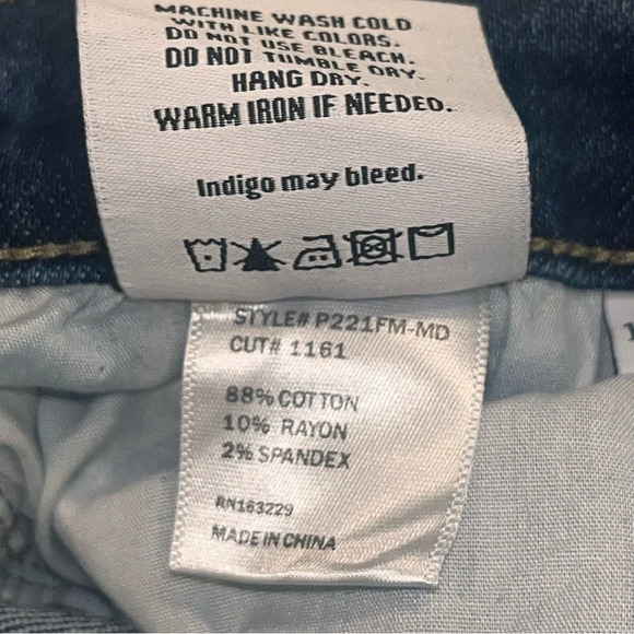 NWT Petra Dark Wash Distressed Mid Rise Flare P221FM-MD Sz 15 Sz 31 - Picture 8 of 10